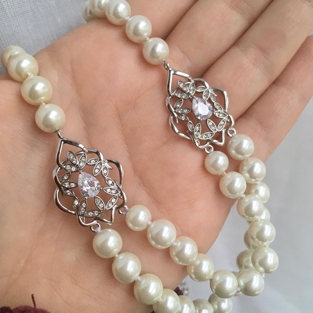 Pearl And Rhinestone Necklace - Picture 5 of 5